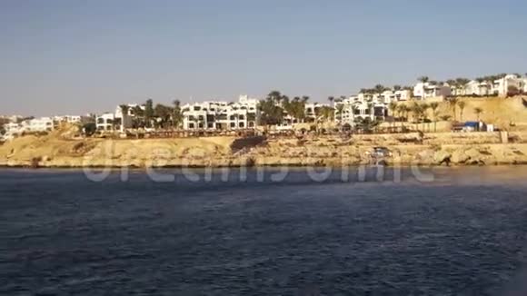 红海沿岸有海滩棕榈和酒店埃及西奈半岛视频的预览图
