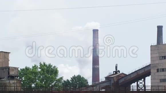 工业大厦与烟雾视频的预览图