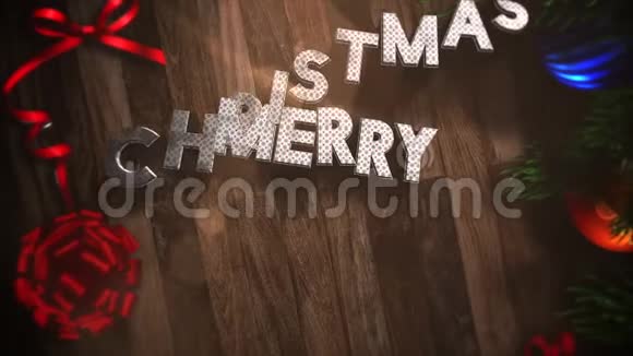 动画特写圣诞快乐文字礼品盒和绿色树枝与球在木头背景视频的预览图