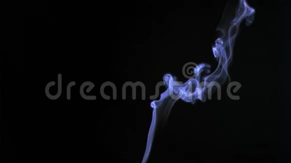 香烟烟雾在超慢运动中移动视频的预览图