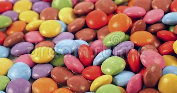 五颜六色的彩色糖果视频的预览图