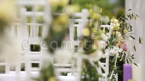 为婚礼装饰的椅子视频的预览图