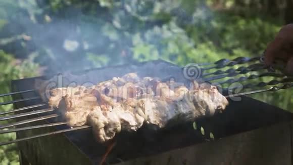 在巴西人身上烧烤视频的预览图