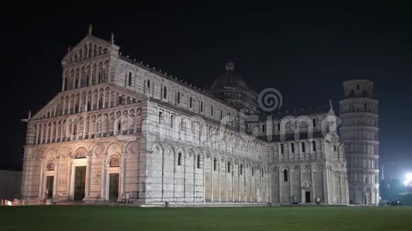 比萨大教堂和斜塔之夜视频的预览图