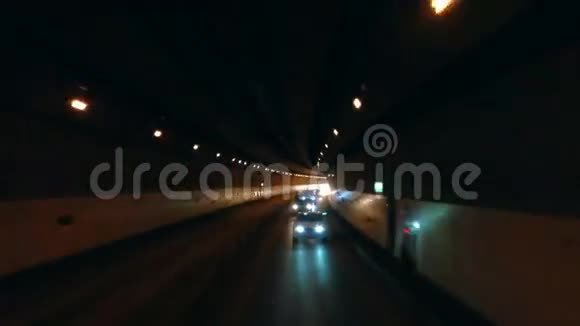 延时隧道行驶视频的预览图