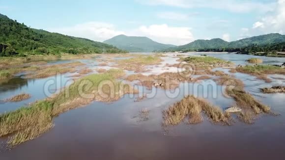 一架湄公河无人机的鸟瞰图视频的预览图