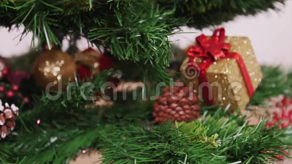 装饰圣诞树金靴视频的预览图