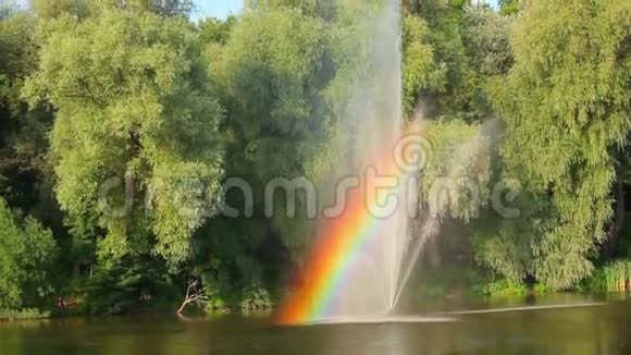 波兰喷泉和彩虹视频的预览图