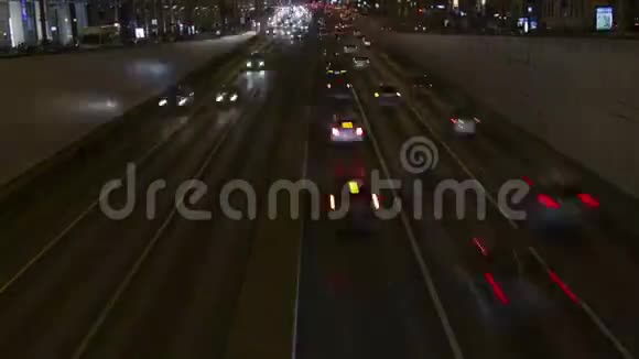 夜城之光汽车和道路时间视频的预览图