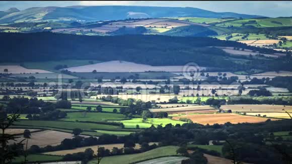 夏季英国乡村景色视频的预览图