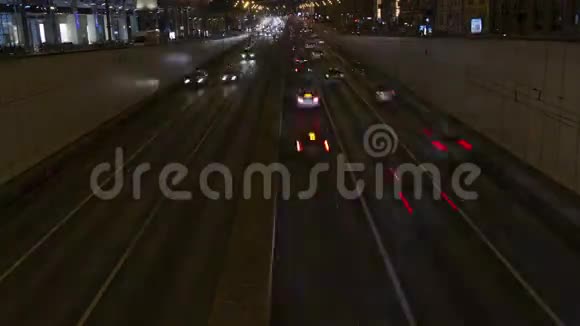夜城之光汽车和道路时间视频的预览图