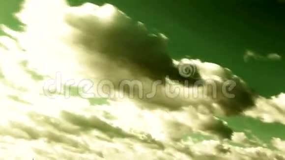 贝尔格莱德的云彩视频的预览图