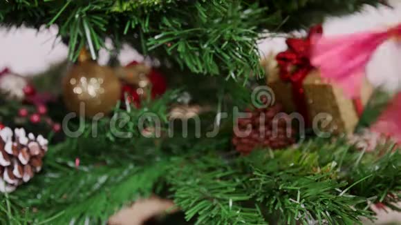 圣诞树女巫玩偶玩具装饰视频的预览图