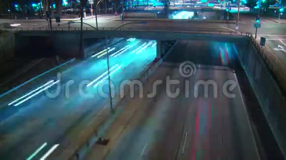 高速公路穿越超时视频的预览图