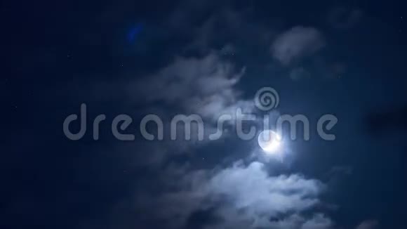 天空的月亮星星随着地球的旋转而移动视频的预览图