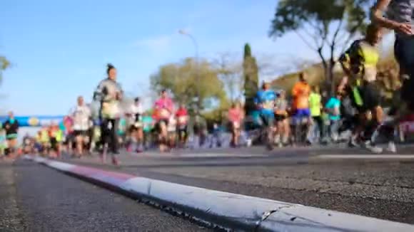 城市马拉松运动员2018年马赛底盘视频的预览图