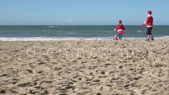 在海滩过圣诞节视频的预览图