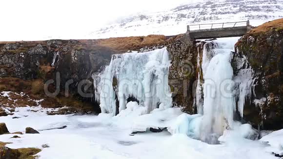 冰冻瀑布Kirkjufellsfoss视频的预览图