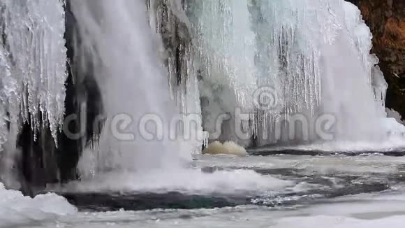 冰冻瀑布Kirkjufellsfoss视频的预览图