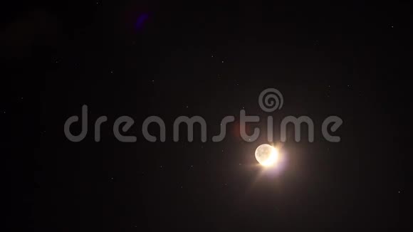 天空的月亮星星随着地球的旋转而移动视频的预览图