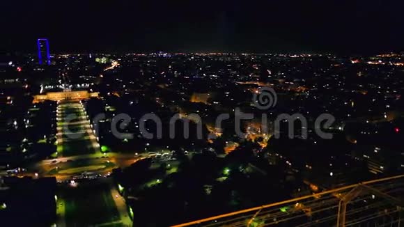 埃菲尔铁塔全景夜景视频的预览图