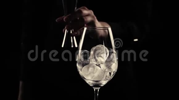 酒精鸡尾酒制剂视频的预览图