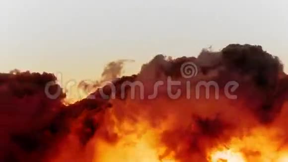 火火焰和烟雾视频的预览图