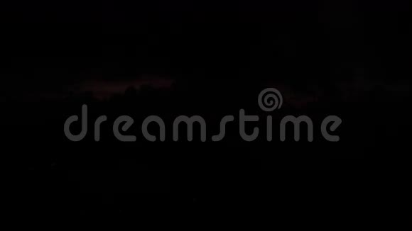 用菲舍耶镜头拍摄珊瑚湾上空的日落视频的预览图