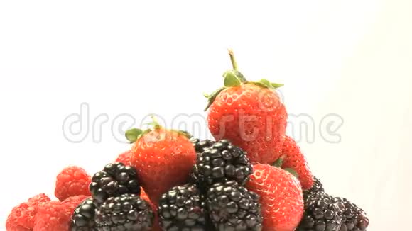 草莓和黑莓集群2视频的预览图