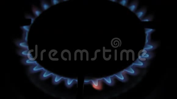 厨房燃烧器蓝色火焰视频的预览图