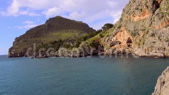 位于巴利阿里群岛马洛卡的五彩缤纷的海湾视频的预览图