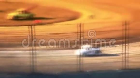 汽车在土路上赛车视频的预览图