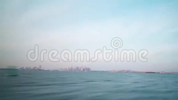 曼哈顿渡轮观景台和自由女神像4k纽约时光流逝视频的预览图