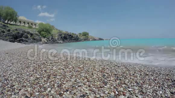 美丽的鹅卵石海滩在林多斯度假村罗德岛希腊延时4K视频的预览图