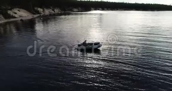 充气船的旅游驾驶与机动视频的预览图