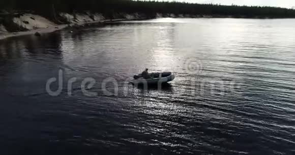 充气船的旅游驾驶与机动视频的预览图