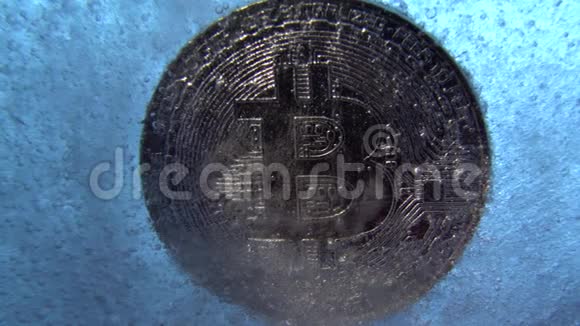 银比特币比特币在线数字货币冻结在蓝冰中区块链概念密码市场崩盘冷冻视频的预览图