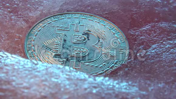银比特币比特币在线数字货币冻结在蓝冰中区块链概念密码市场崩盘冷冻视频的预览图