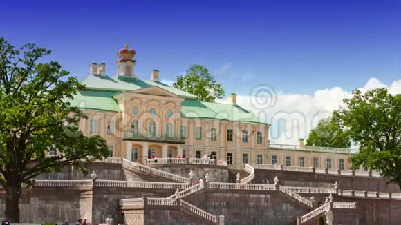 俄罗斯彼得堡Oranienbaum洛蒙诺索夫大门西科夫斯基宫殿时间流逝视频的预览图