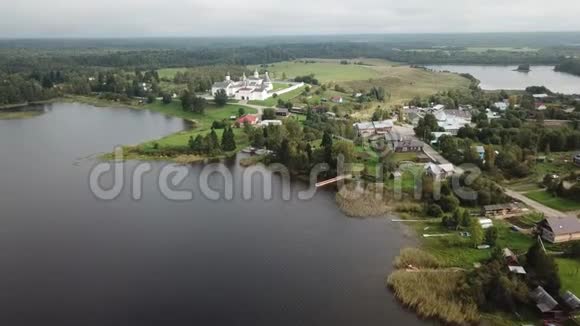 博罗达耶夫斯基湖上的费隆托夫修道院视频的预览图