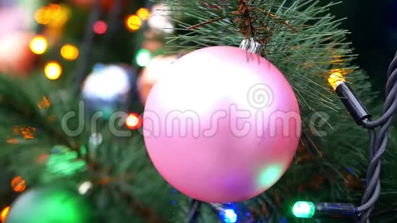 圣诞树球灯视频的预览图