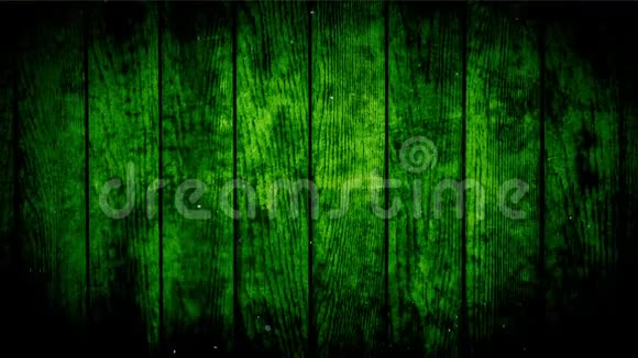 绿色木材背景上的颗粒运动视频的预览图