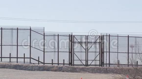 边境围栏的潘视频的预览图