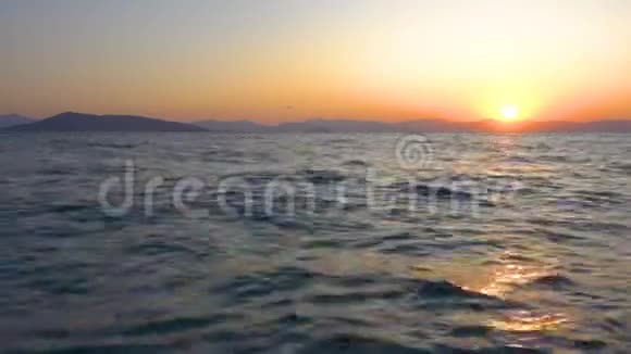 在大海上日落视频的预览图