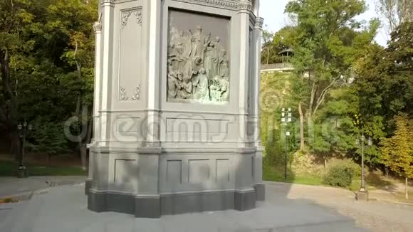 乌克兰基辅市沃洛迪米尔雕像的鸟瞰图视频的预览图