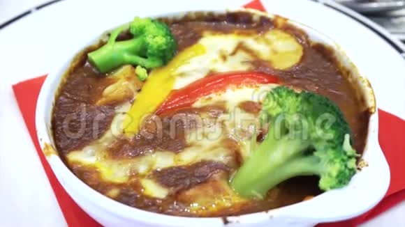 蔬菜素餐咖喱菜烤视频的预览图