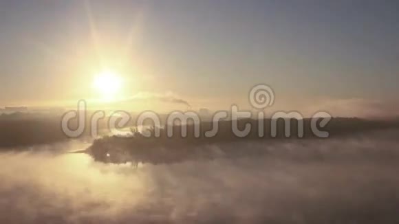 阳光灿烂河的景色福克视频的预览图