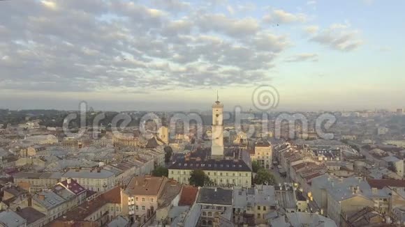 飞越乌克兰利沃夫市古城全景视频的预览图