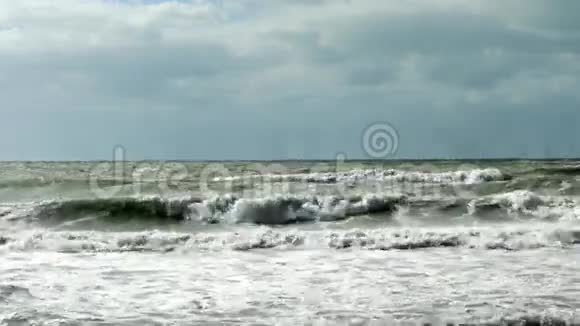 汹涌的海浪4K视频的预览图