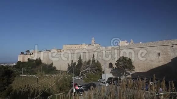 全景视频的姆迪纳城市历史墙壁和周围的自然姆迪纳是马耳他岛的前历史首都视频的预览图